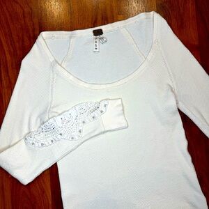 Free People We The Free Women’s S Cream Scoop Neck Sweater Lace Embellishing